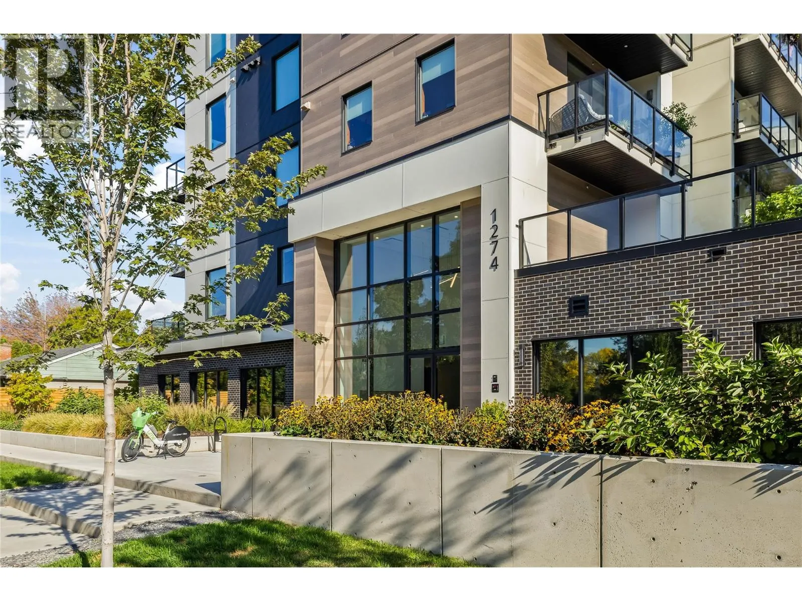 1274 Devonshire Avenue Unit# 445