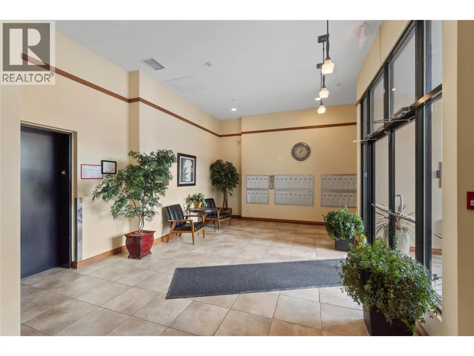 1390 HILLSIDE Drive Unit# 207