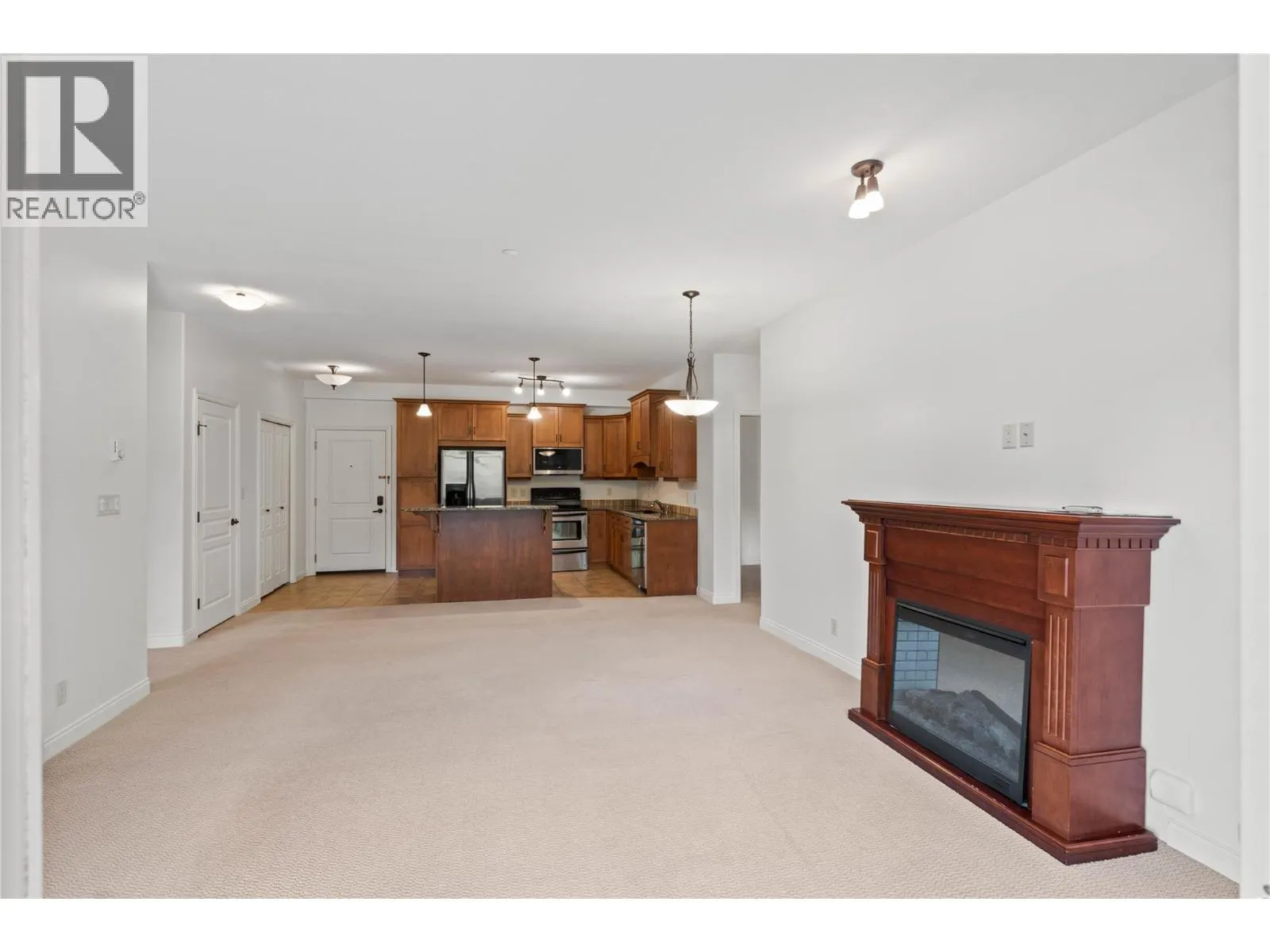 1390 HILLSIDE Drive Unit# 207