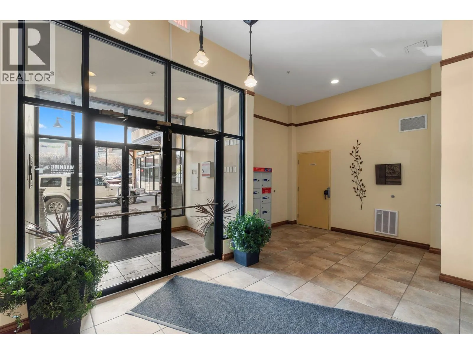 1390 HILLSIDE Drive Unit# 207