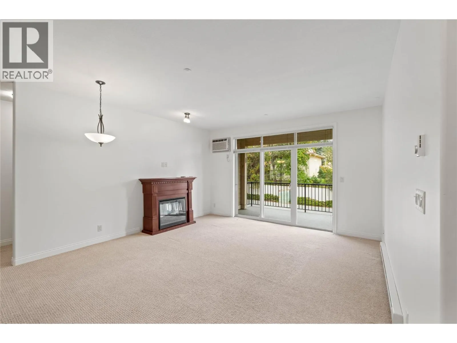 1390 HILLSIDE Drive Unit# 207
