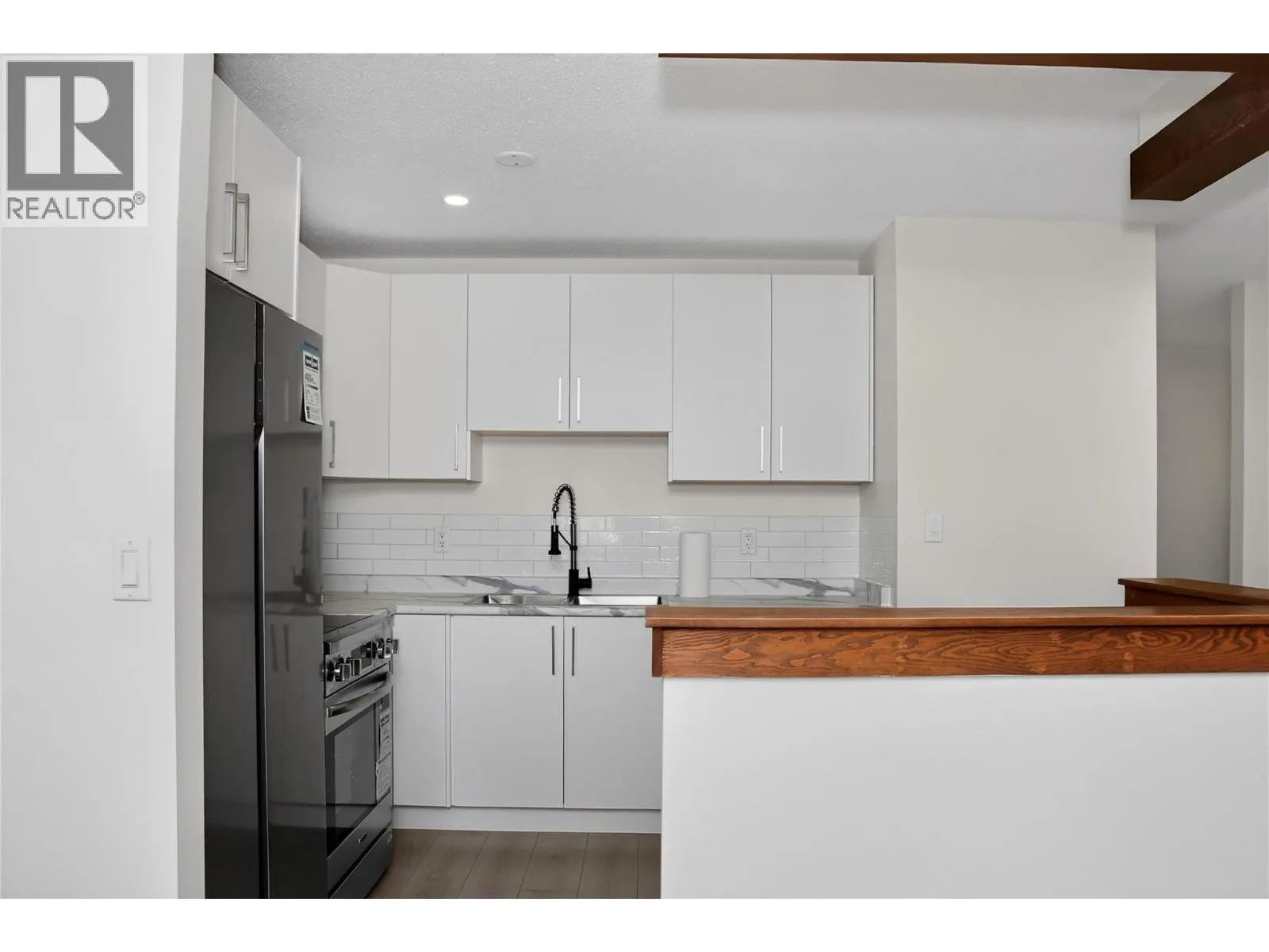 800 VALHALLA Drive Unit# 100