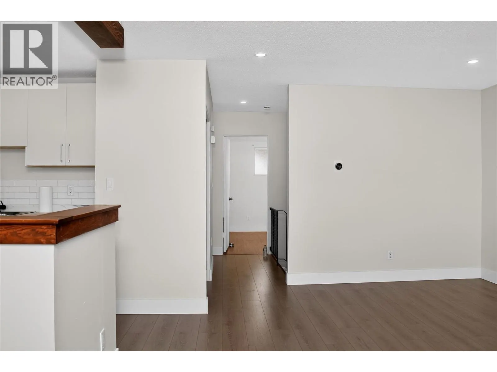 800 VALHALLA Drive Unit# 100