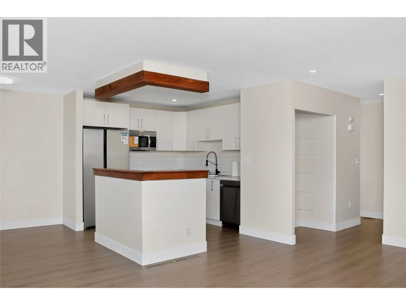 800 VALHALLA Drive Unit# 100