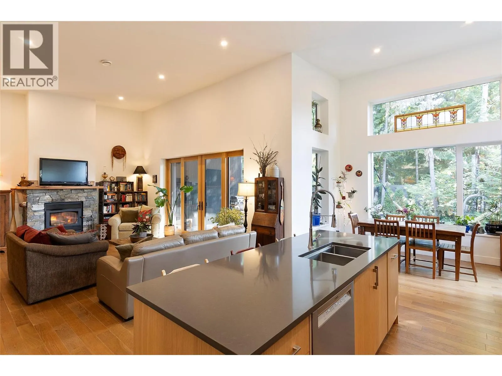 2077 Uplands Road