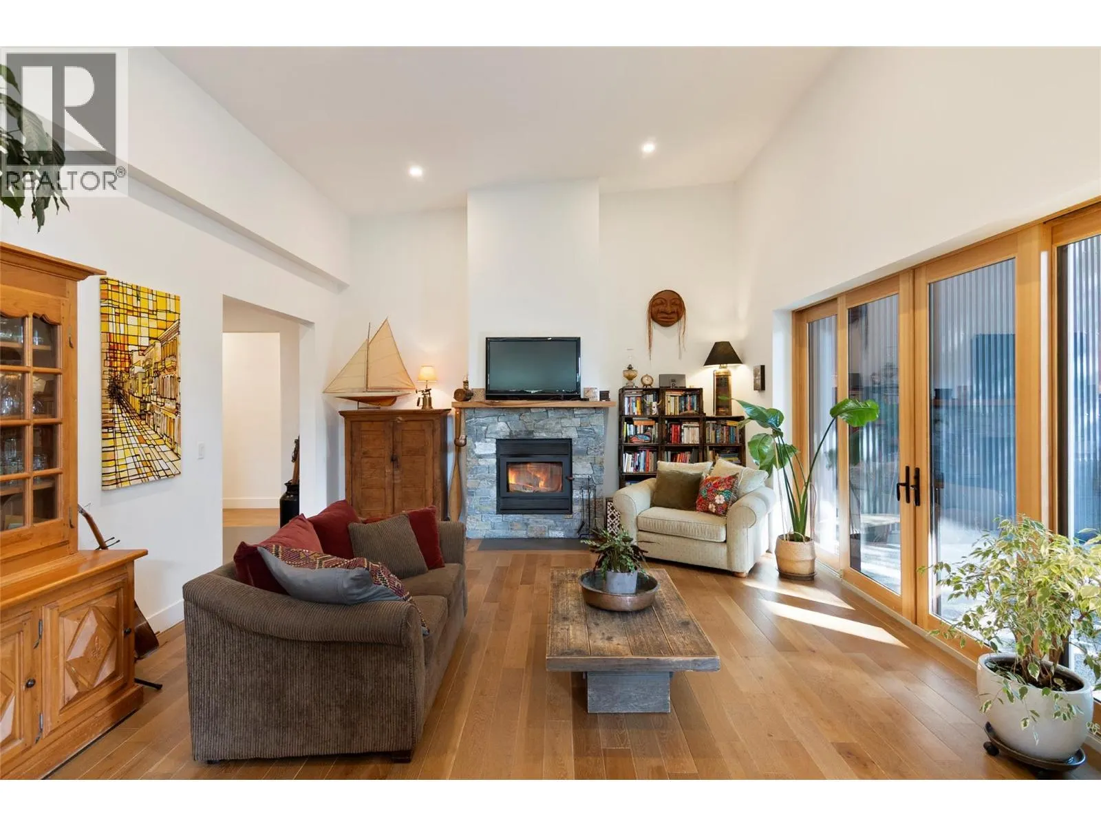 2077 Uplands Road