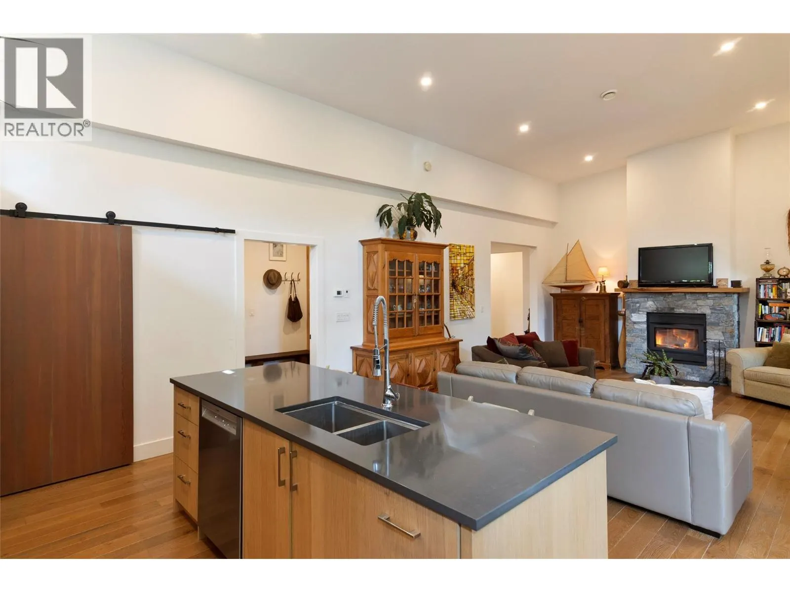 2077 Uplands Road