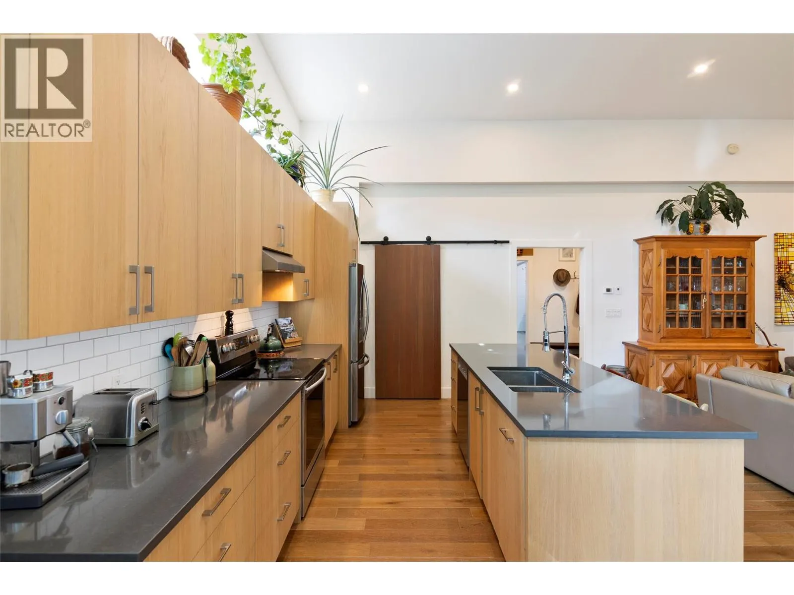 2077 Uplands Road