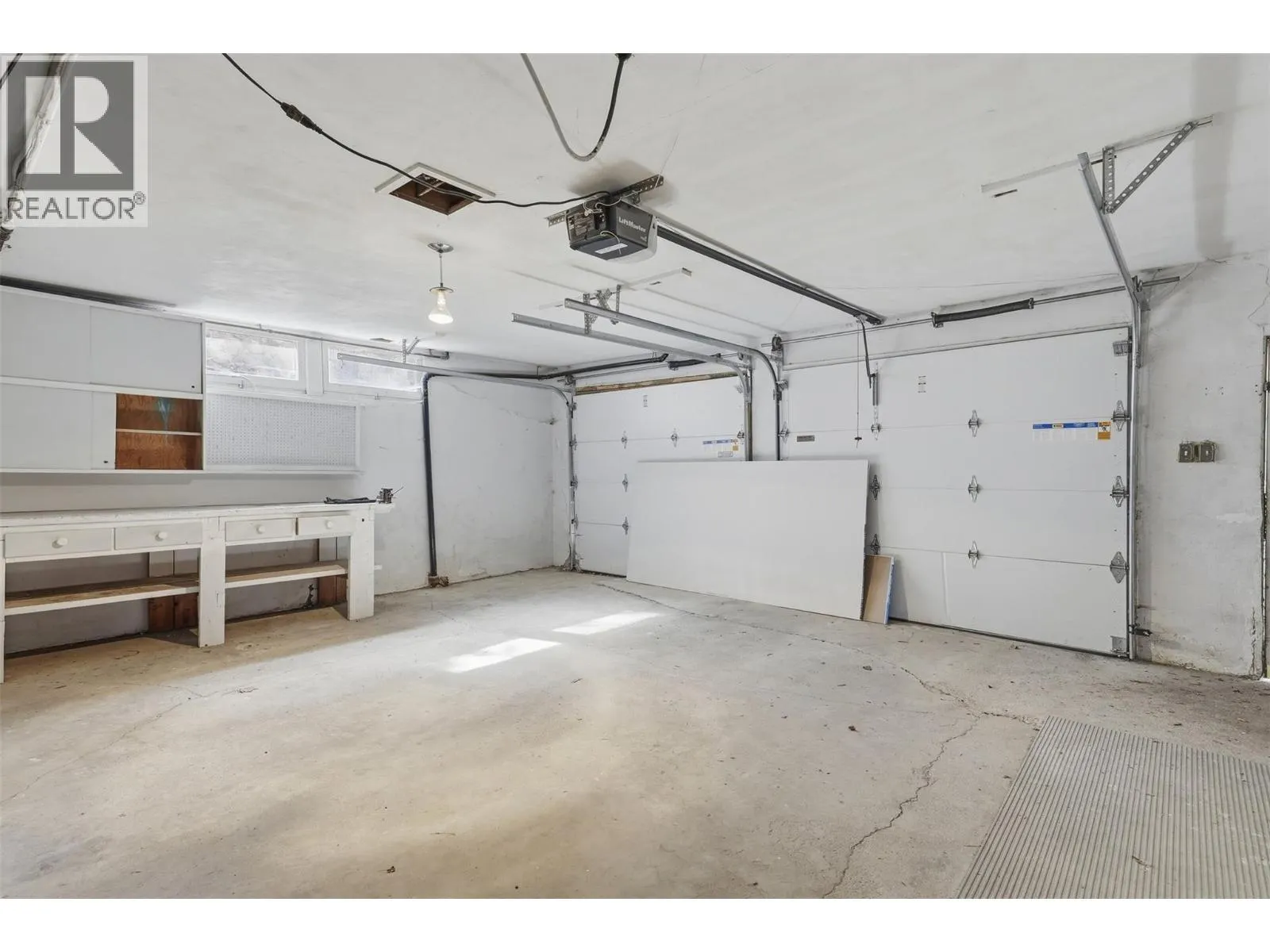 211 CONNAUGHT Road