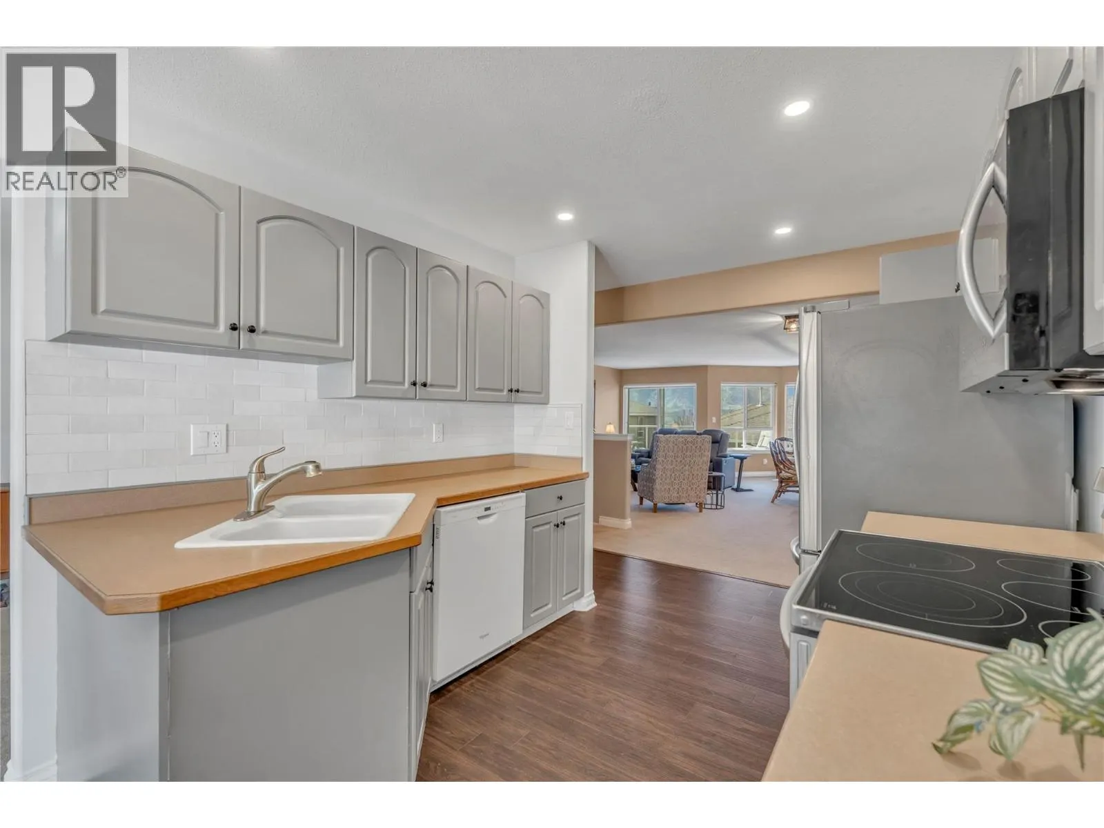 3948 Finnerty Road Unit# 175