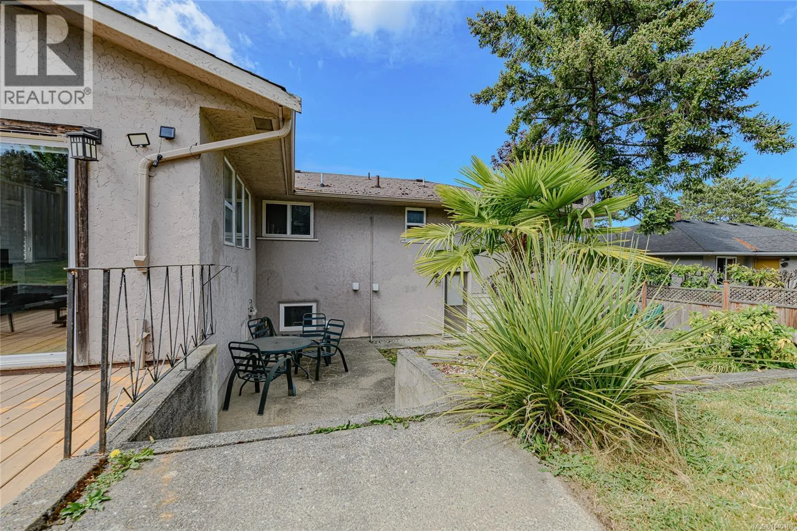 585 Baker St