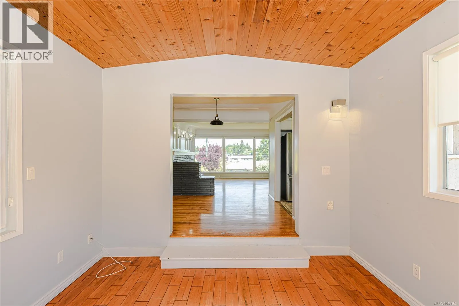 585 Baker St