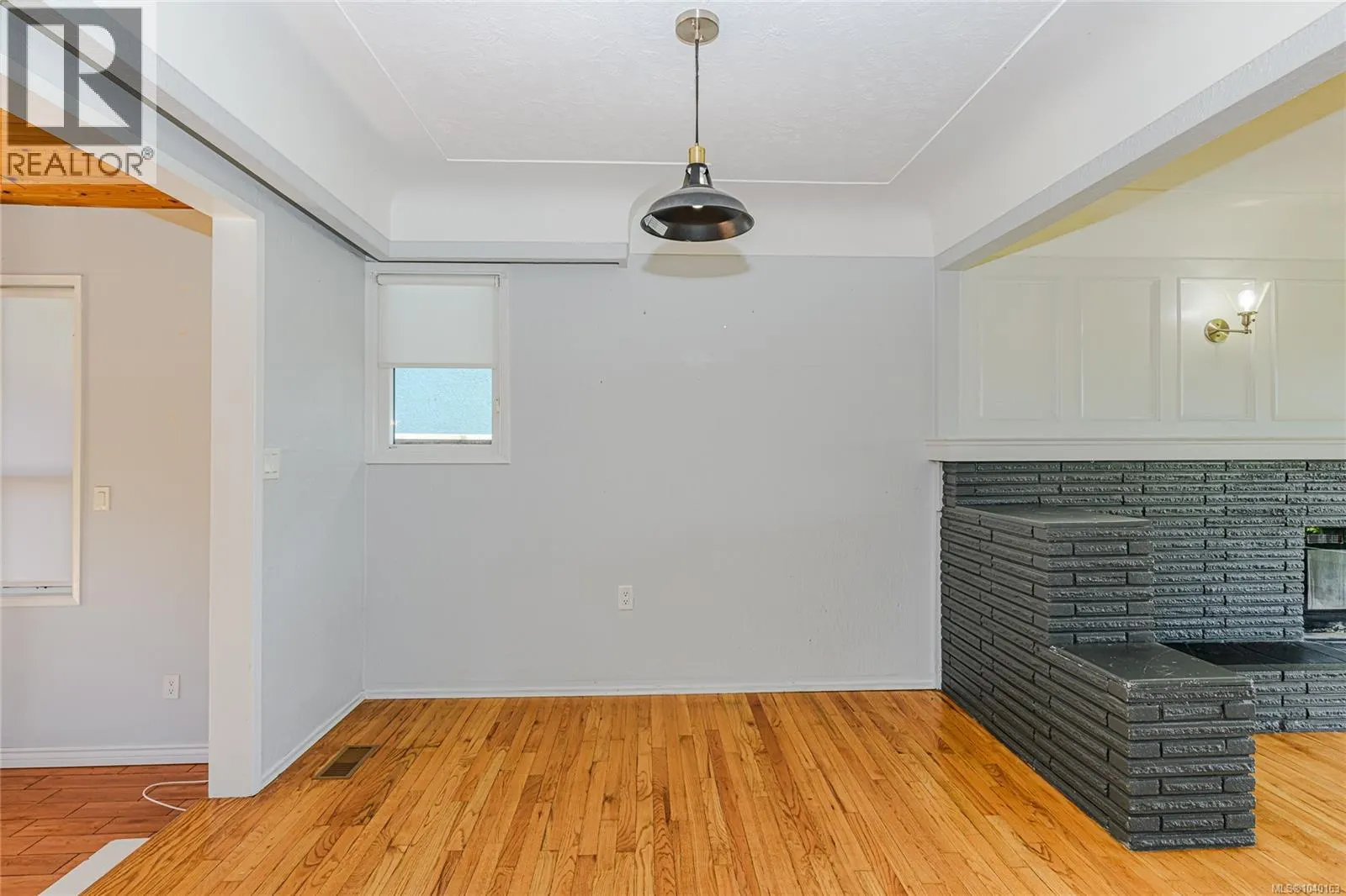 585 Baker St