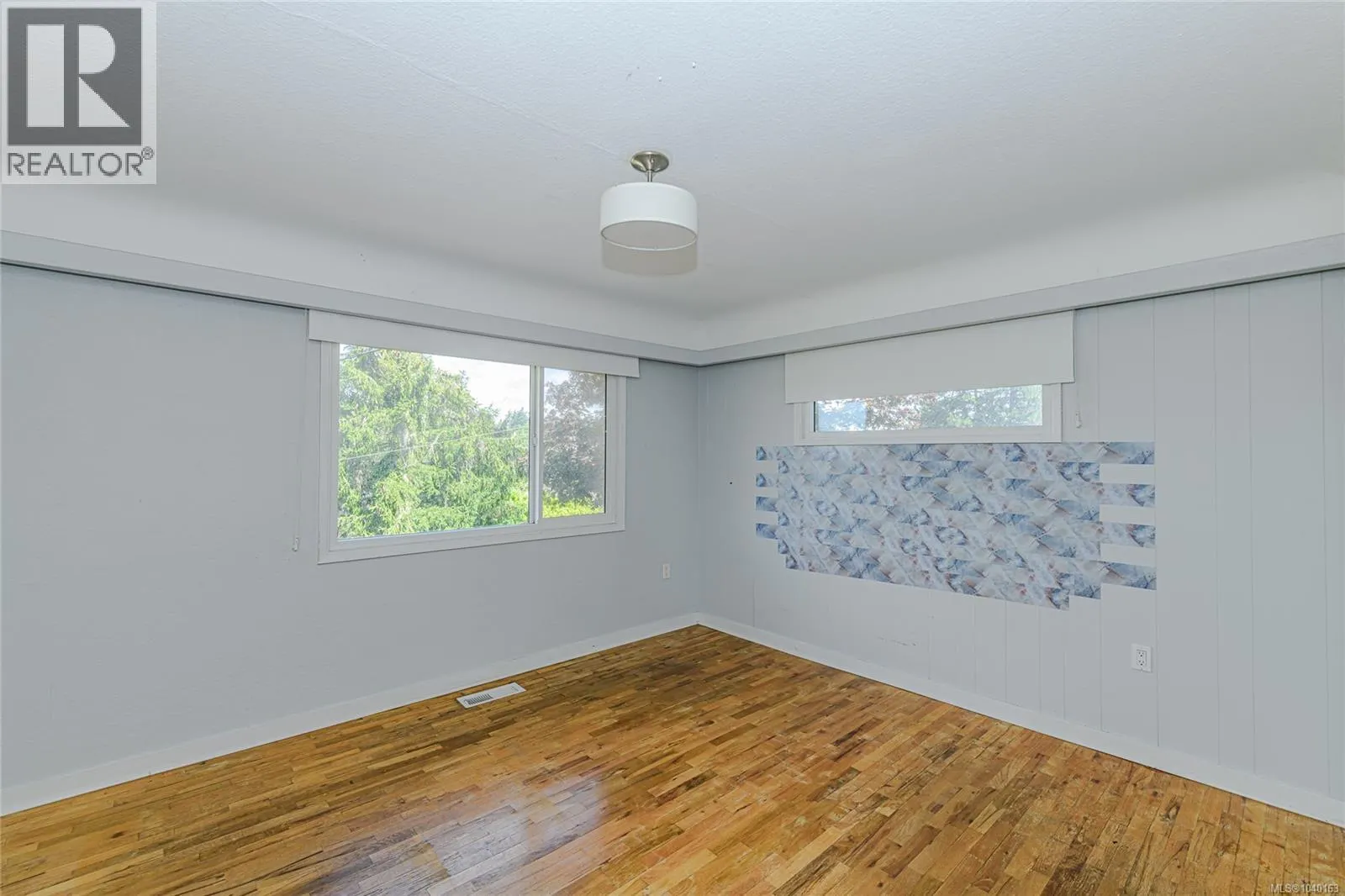 585 Baker St
