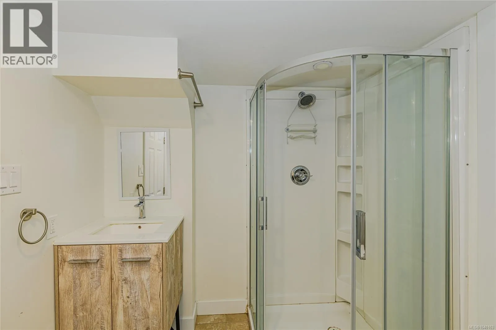 585 Baker St