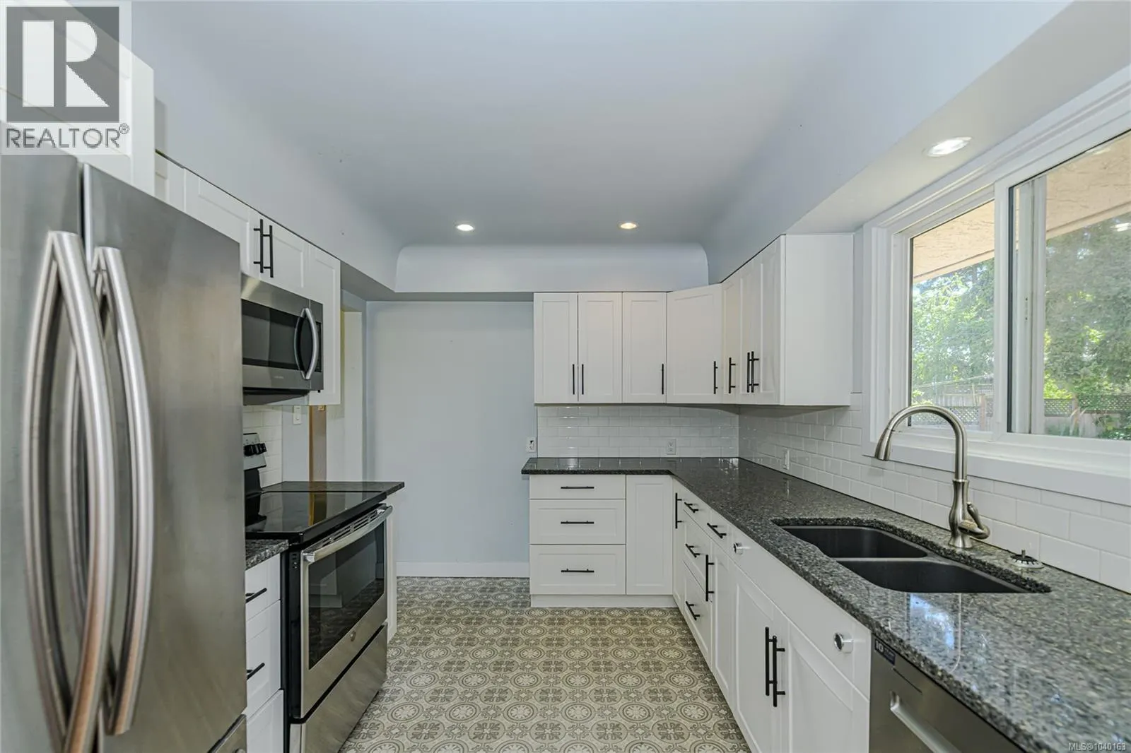 585 Baker St