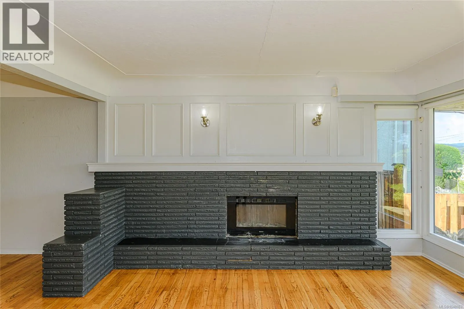 585 Baker St