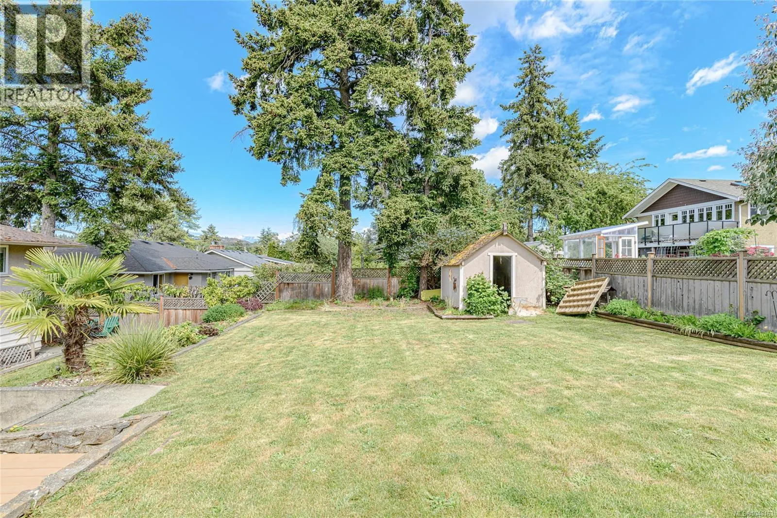 585 Baker St