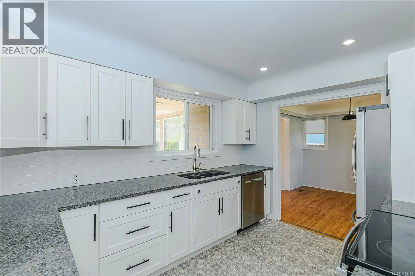 585 Baker St