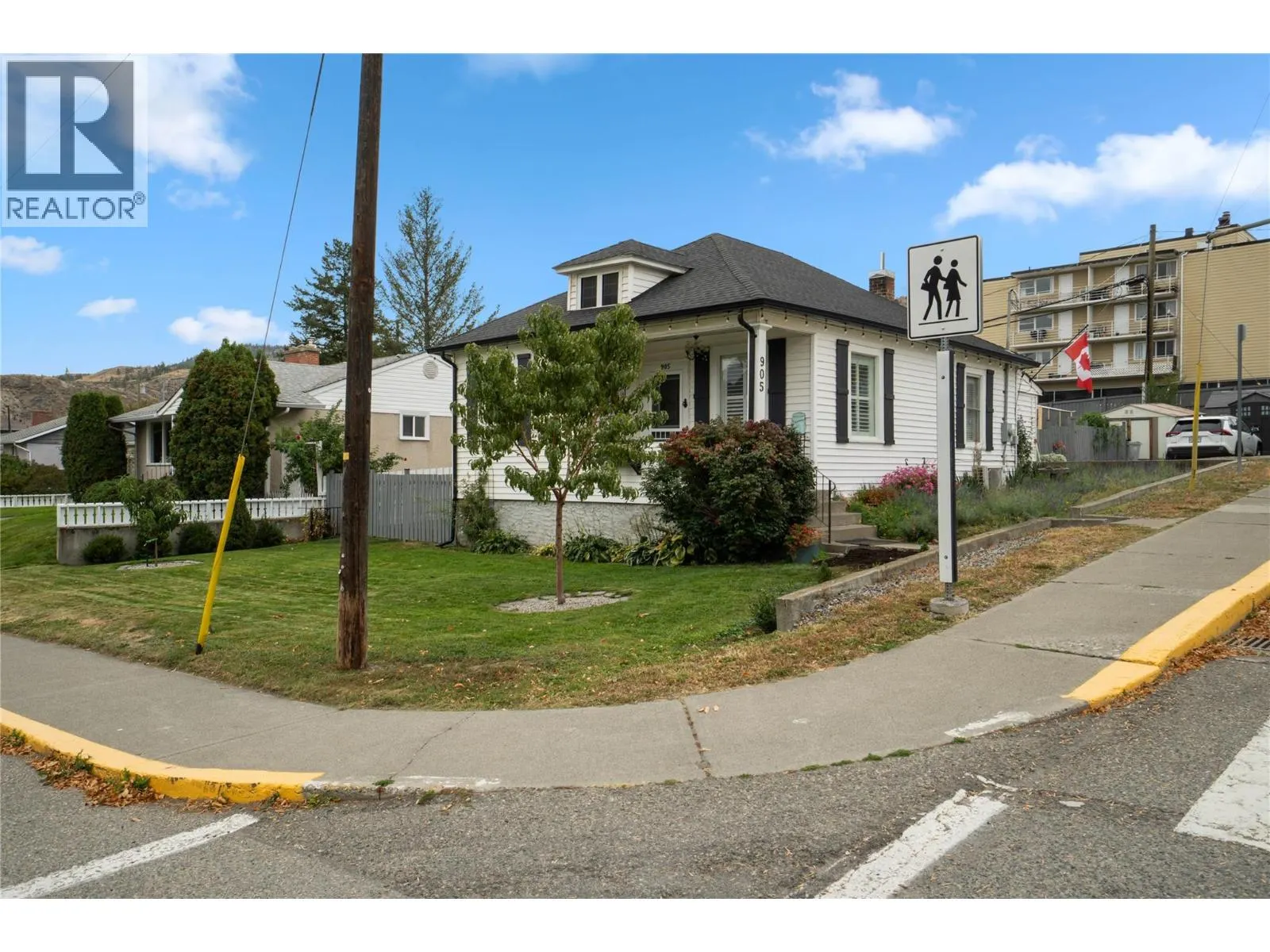 905 MUNRO Street