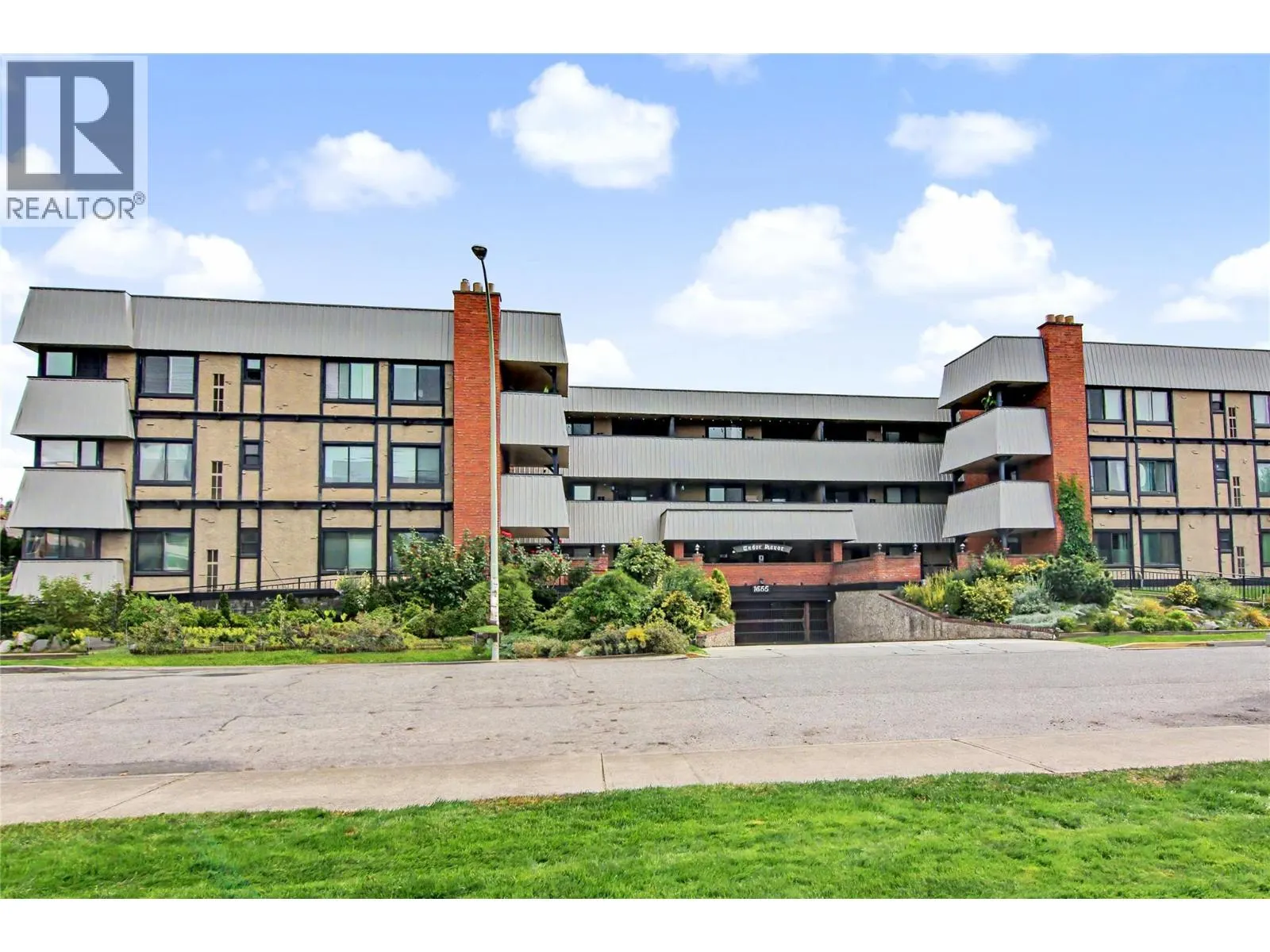 1665 Ufton Court Unit# 338