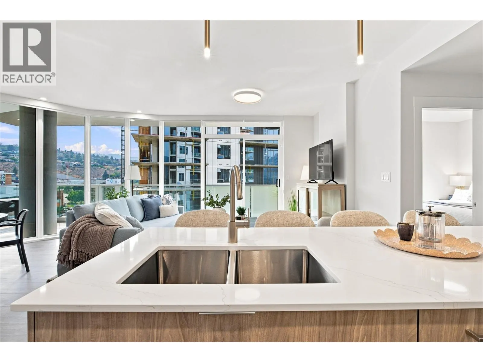 460 Nicola Street Unit# 906