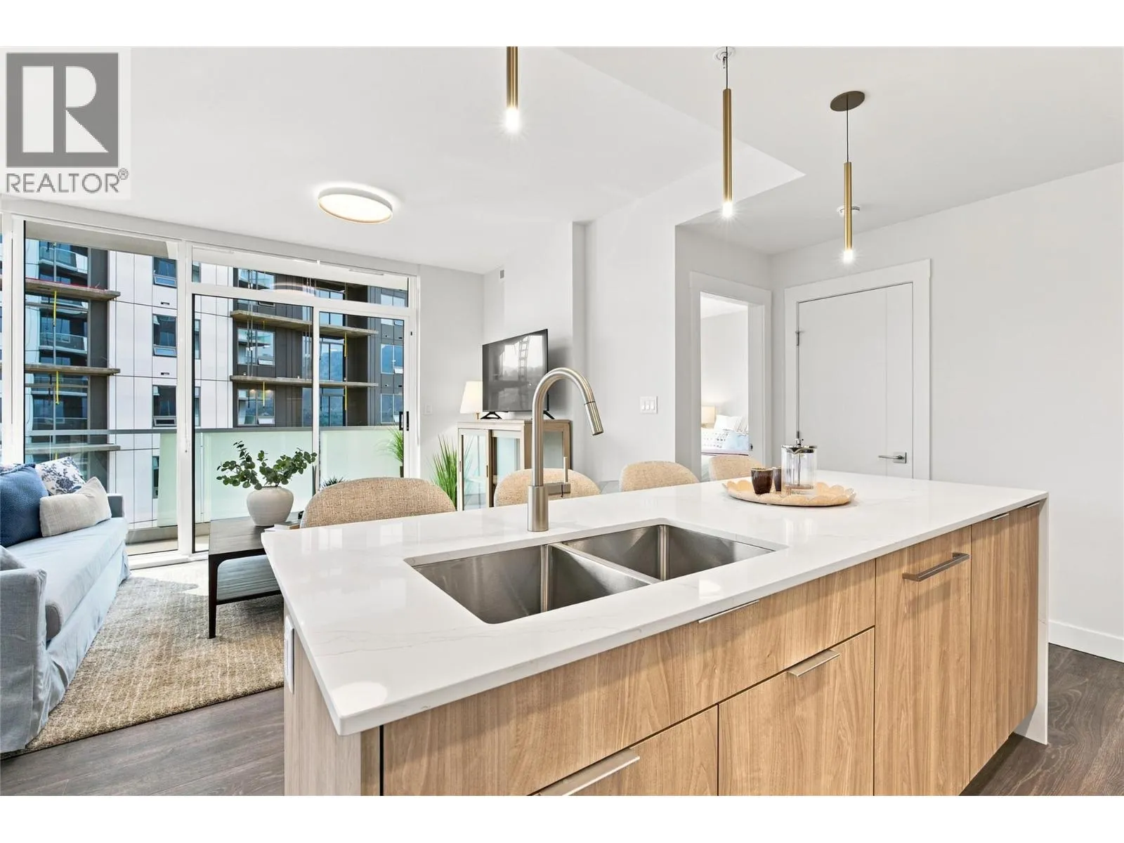 460 Nicola Street Unit# 906