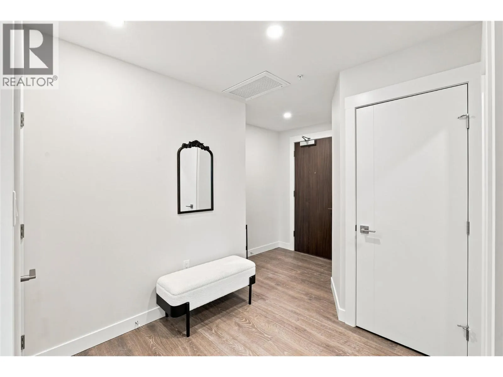 460 Nicola Street Unit# 906