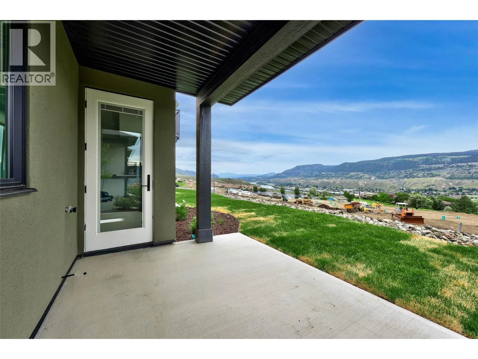 5046 Sun Rivers Drive