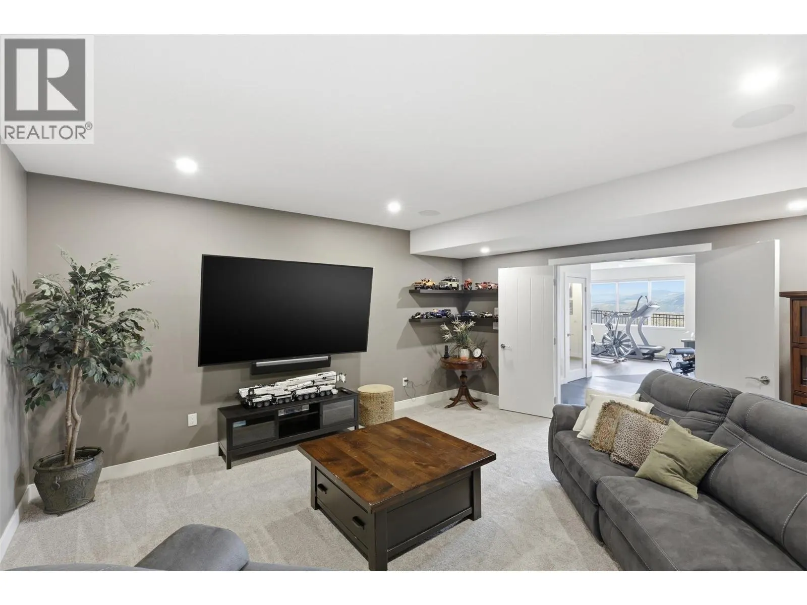 4012 Rio Vista Way
