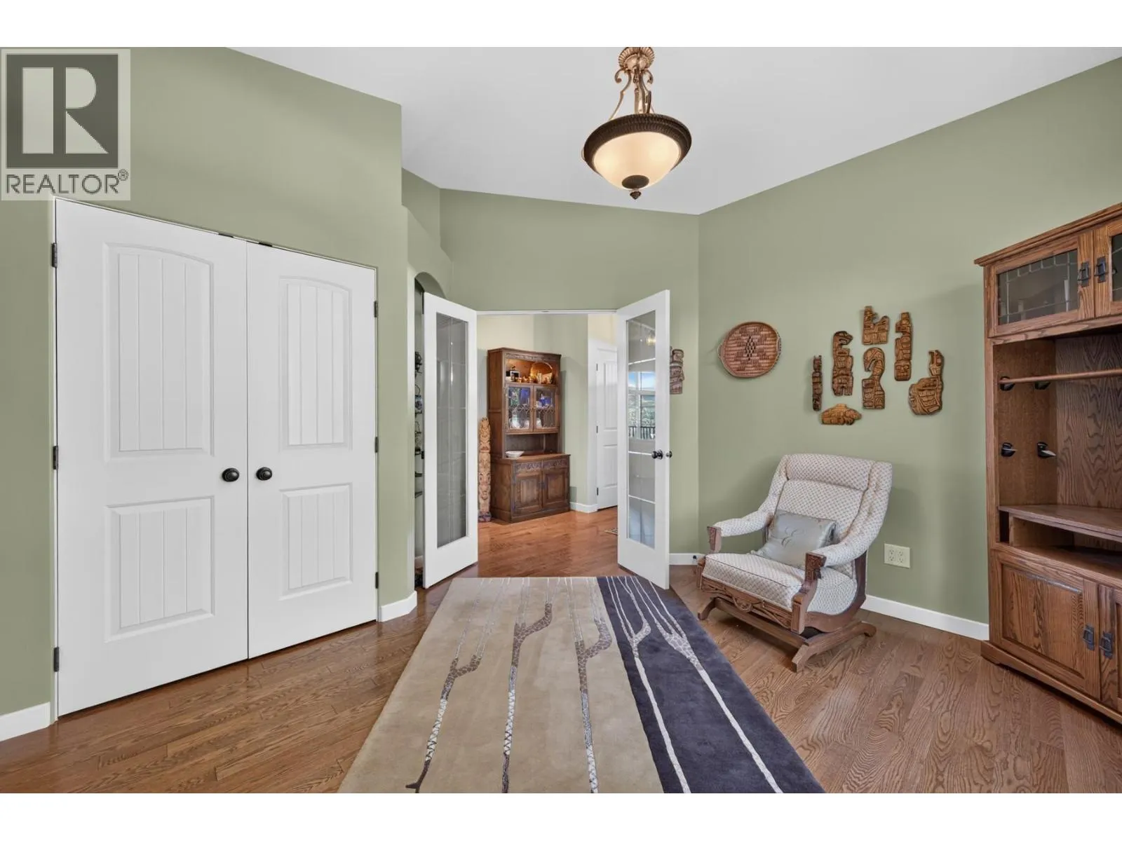 784 Rosewood Crescent