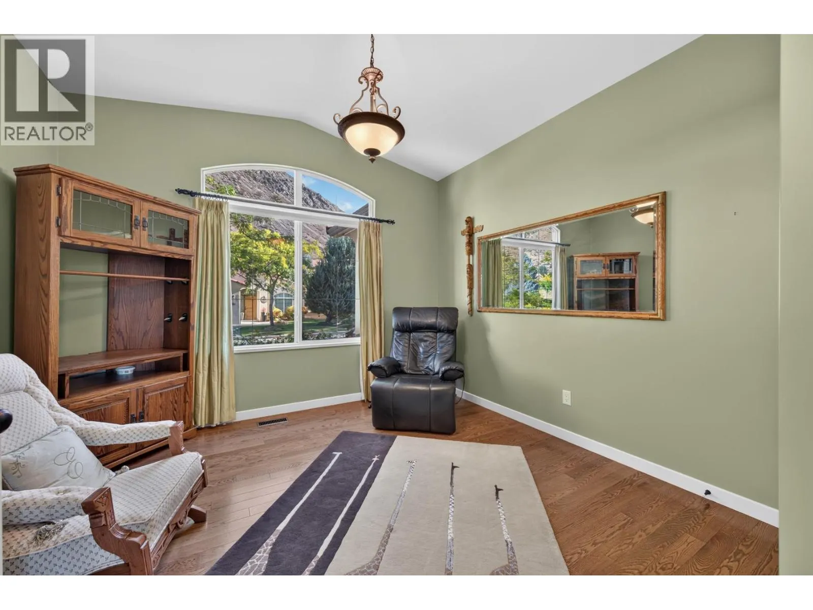 784 Rosewood Crescent