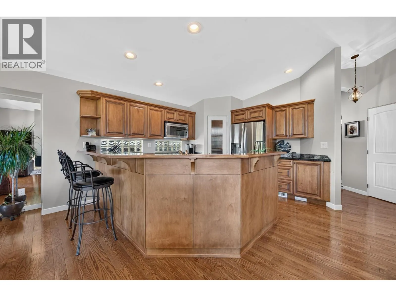 784 Rosewood Crescent