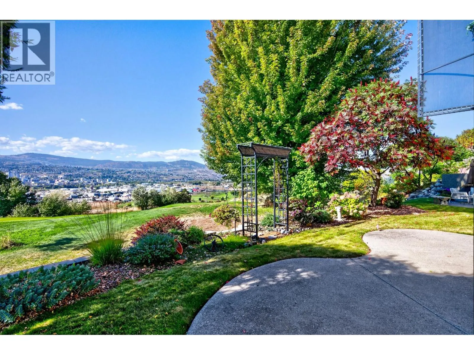 784 Rosewood Crescent