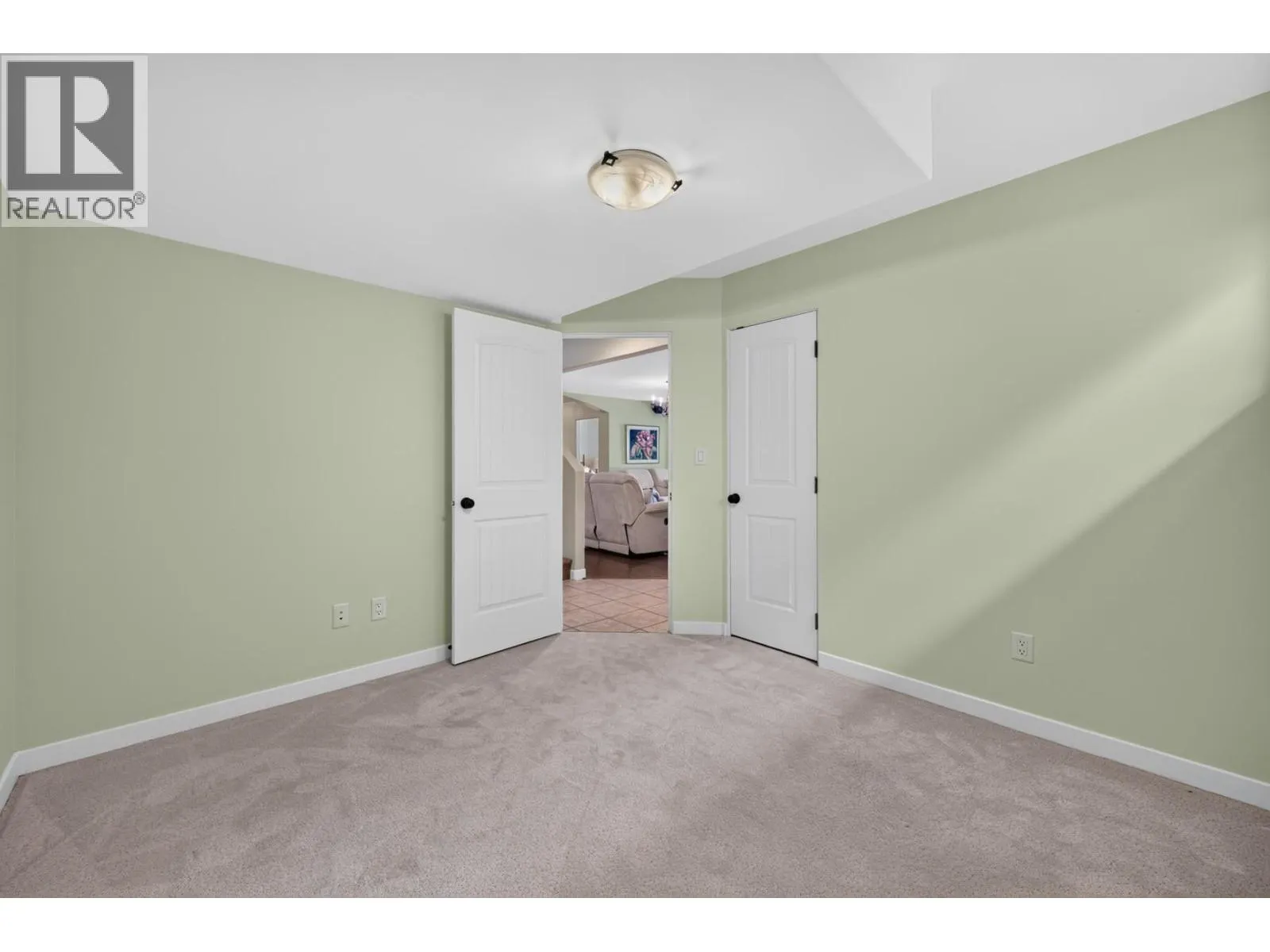 784 Rosewood Crescent