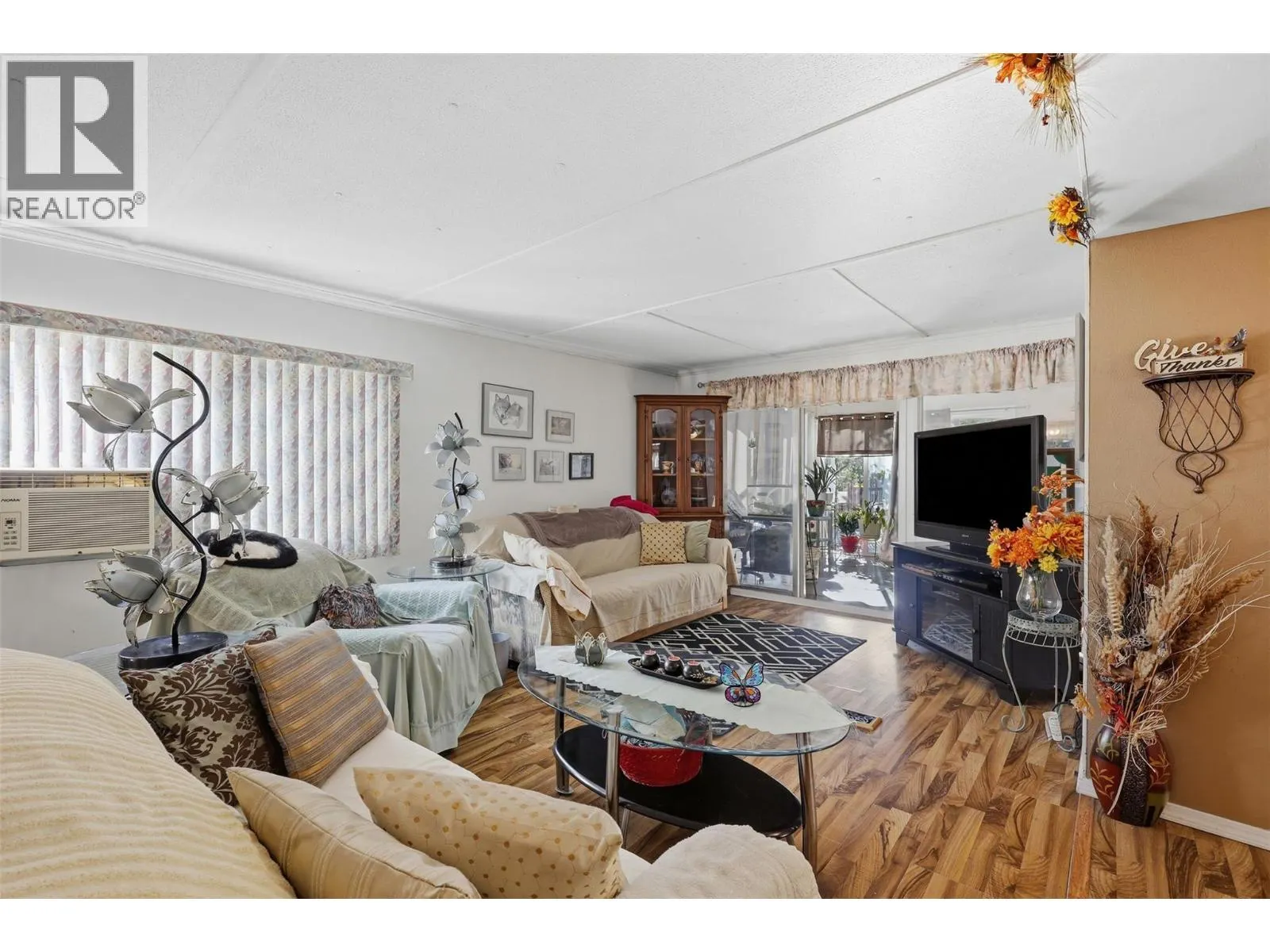 749 Klahanie Drive