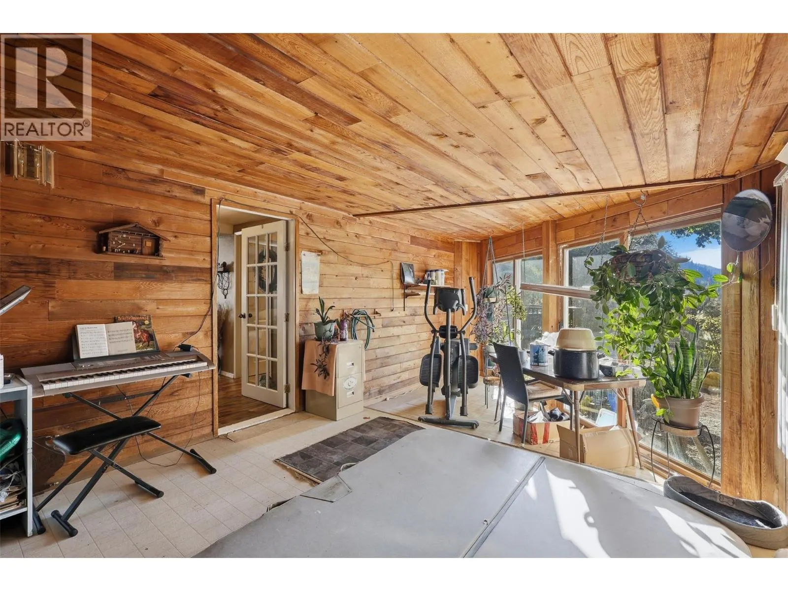 749 Klahanie Drive