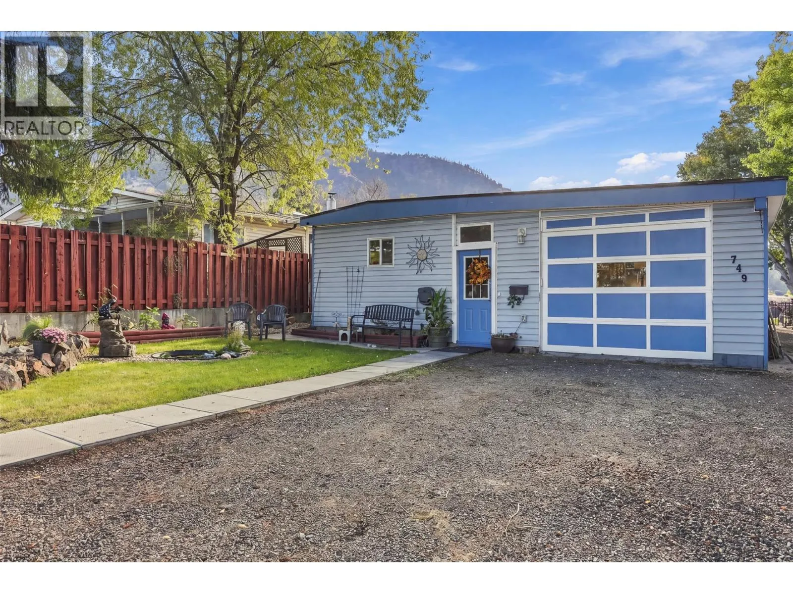 749 Klahanie Drive