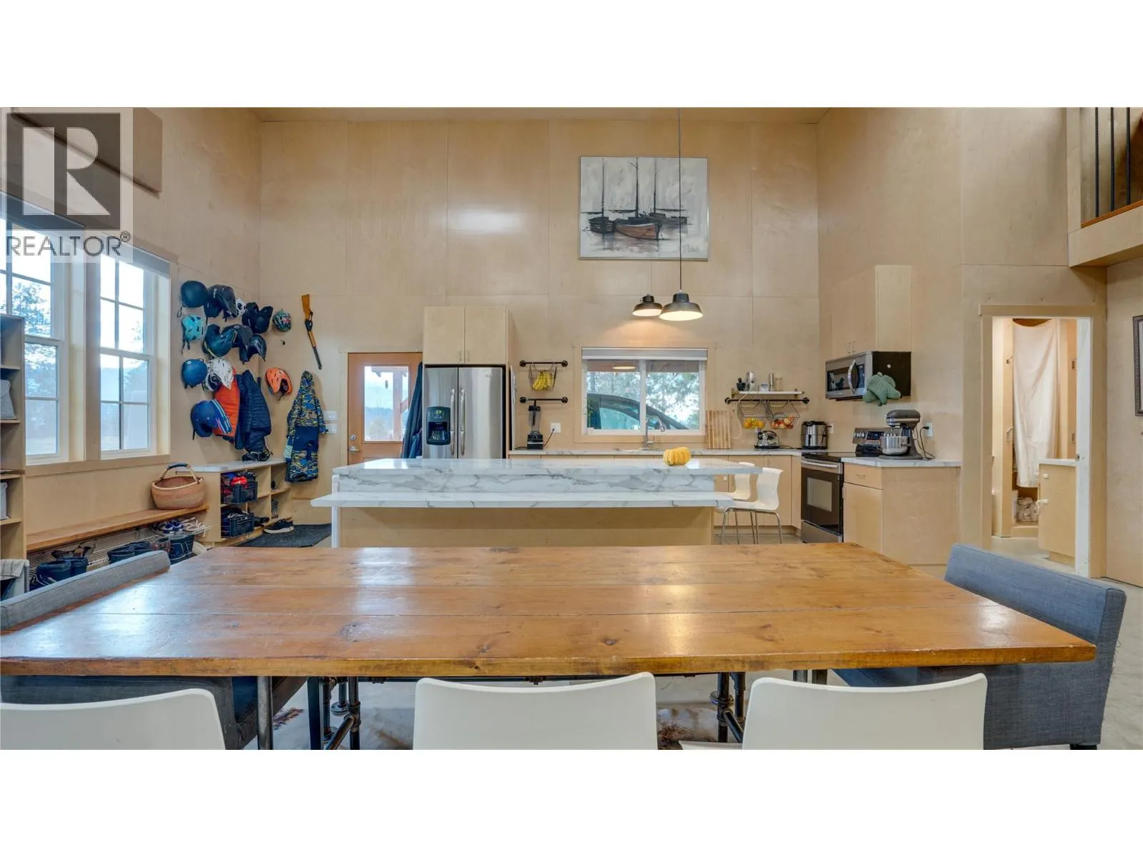 3922 Hullcar Road