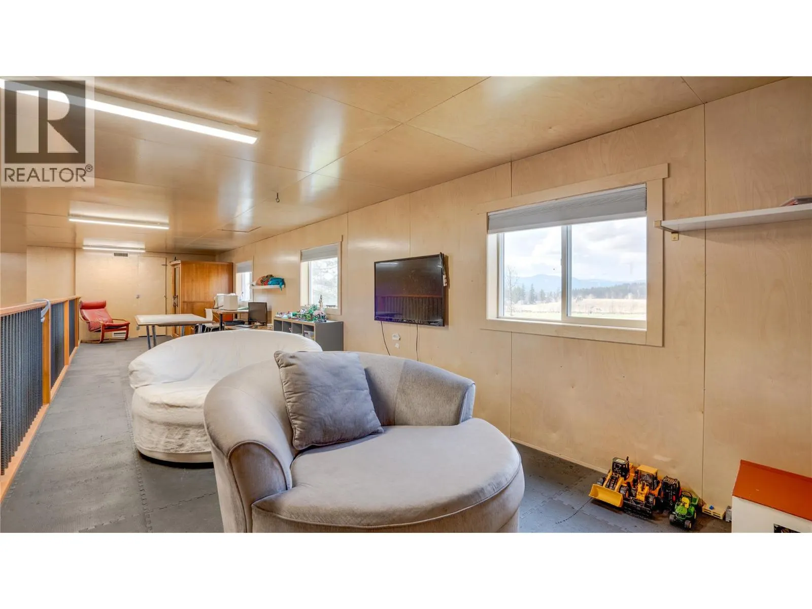 3922 Hullcar Road