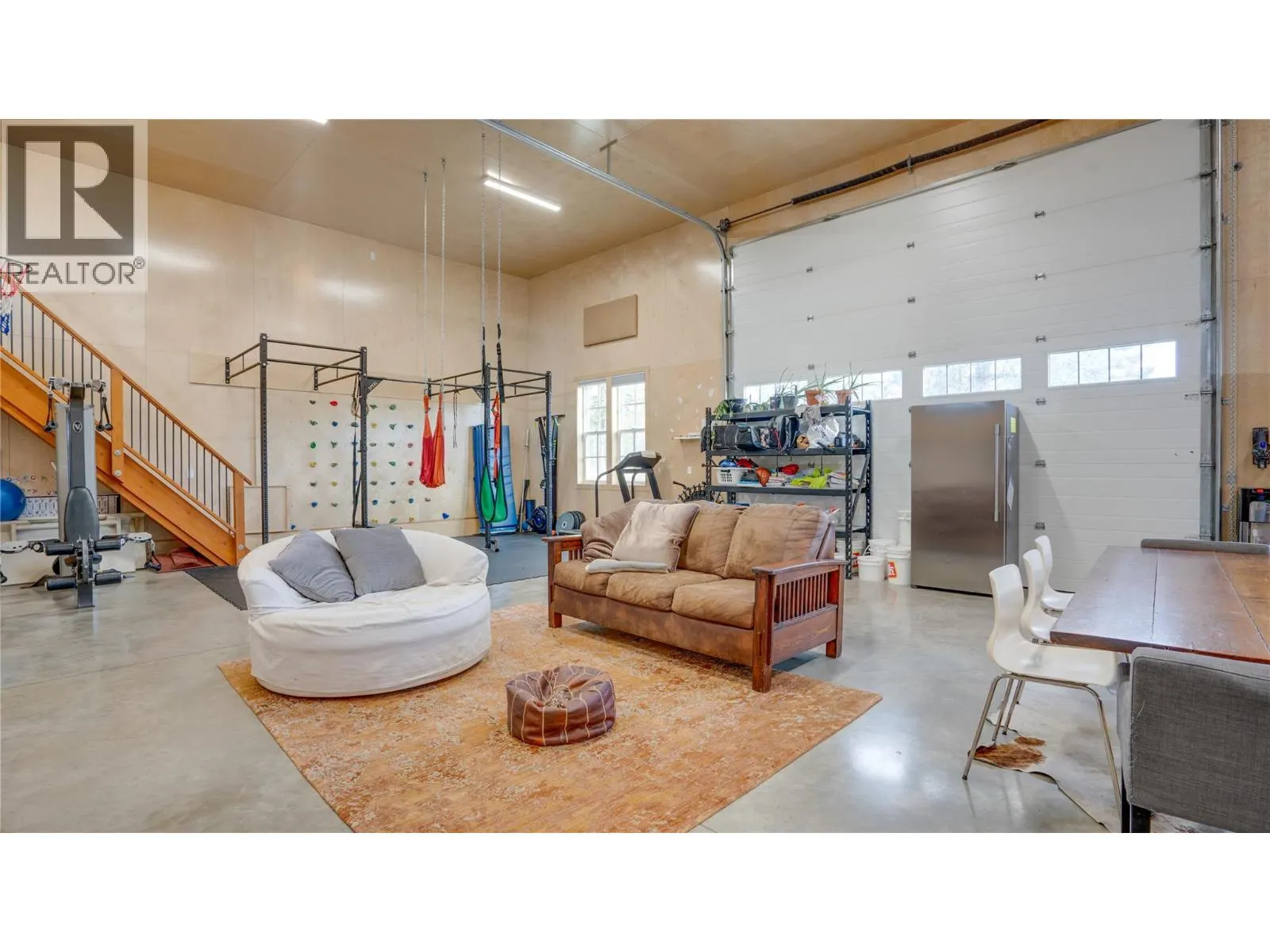3922 Hullcar Road