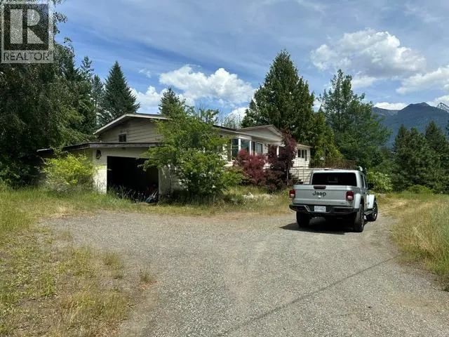 4780 Twin Bays Road