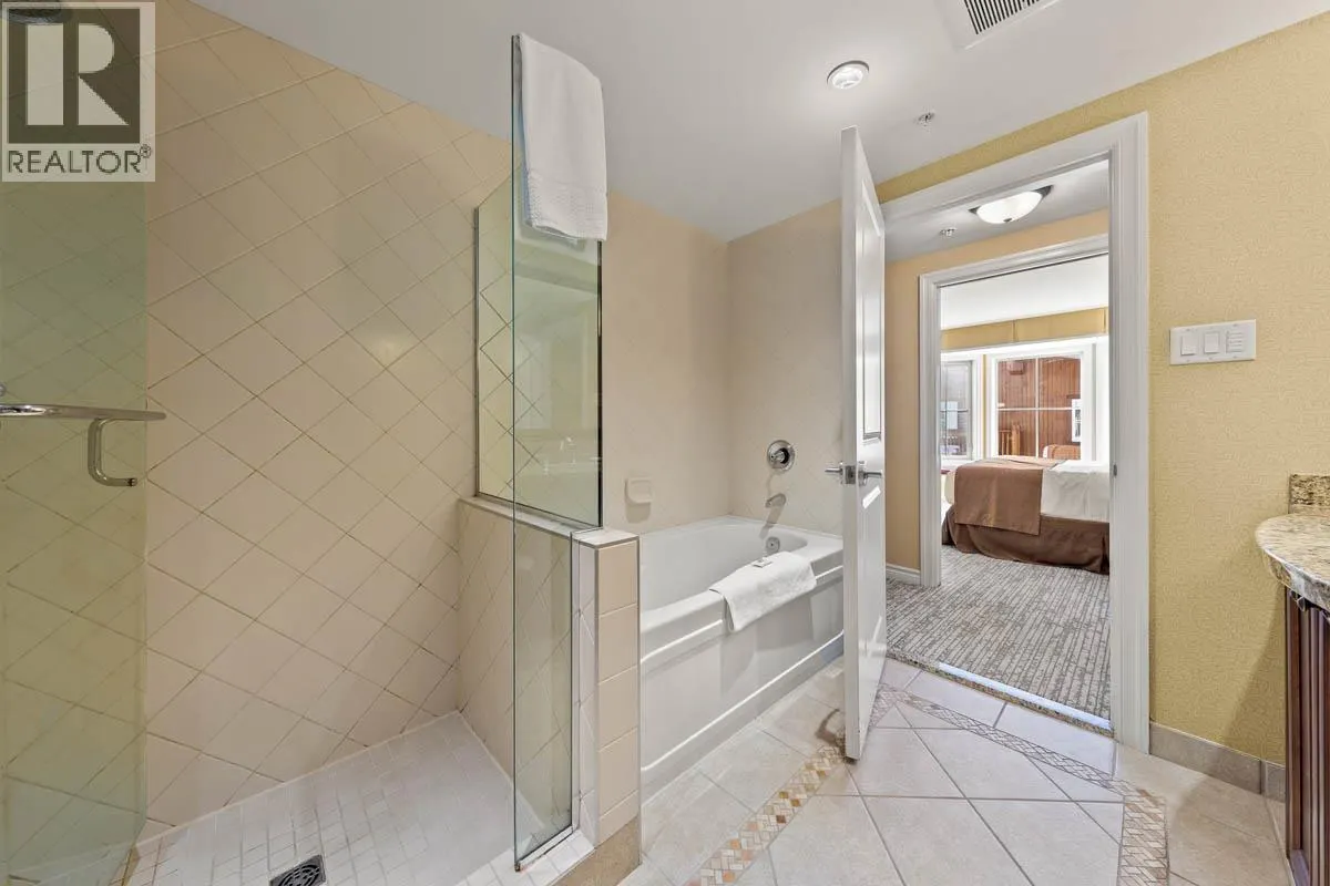 3250 VILLAGE Way Unit# 1305B