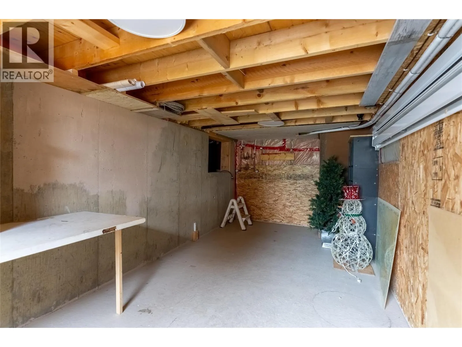 11 Topaz Crescent