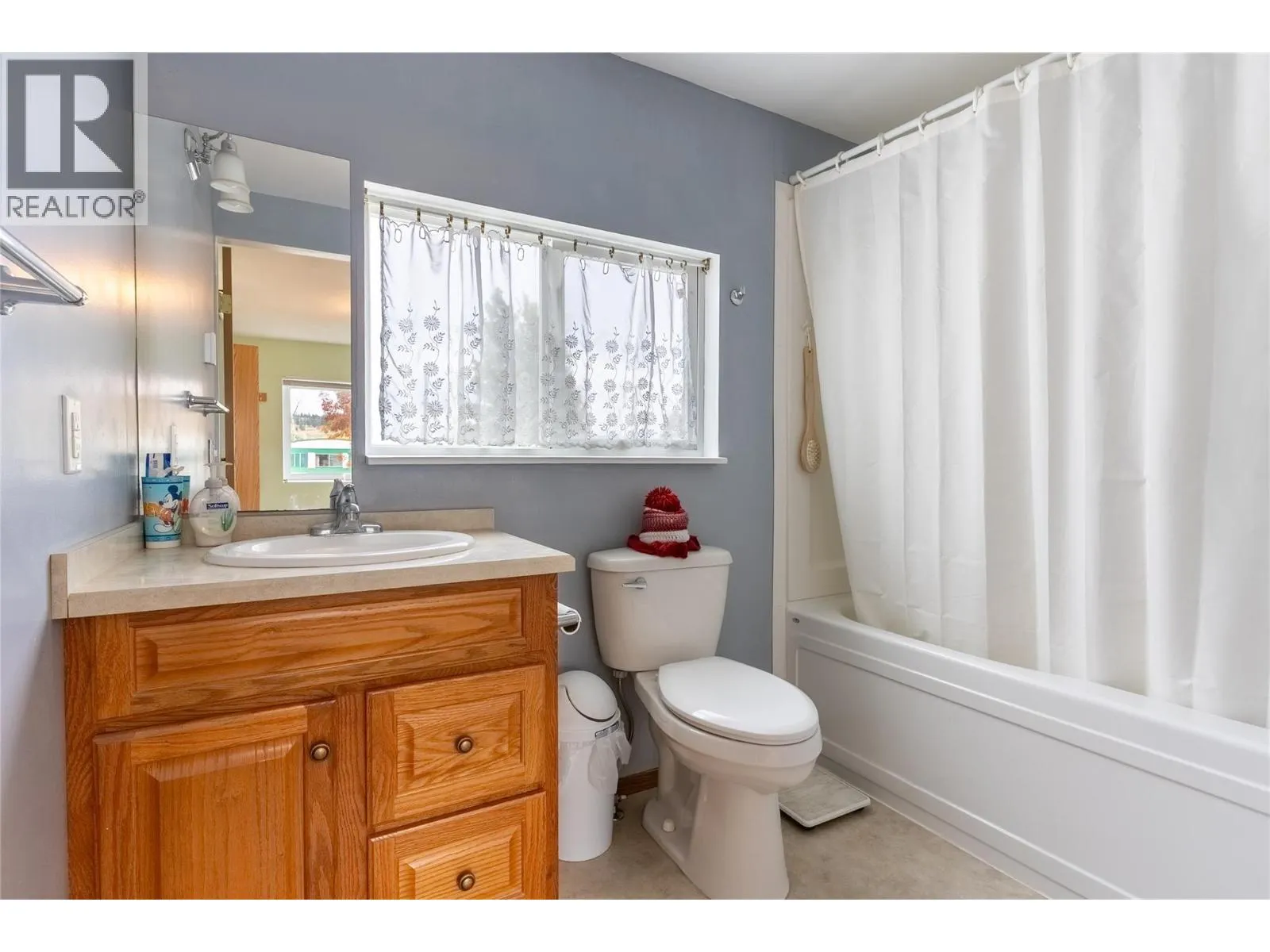 11 Topaz Crescent