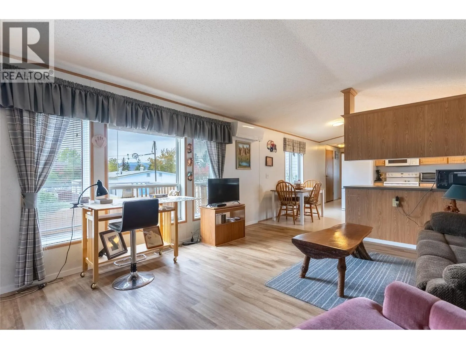 11 Topaz Crescent