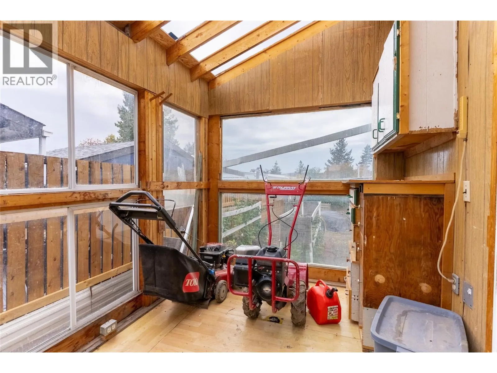 11 Topaz Crescent