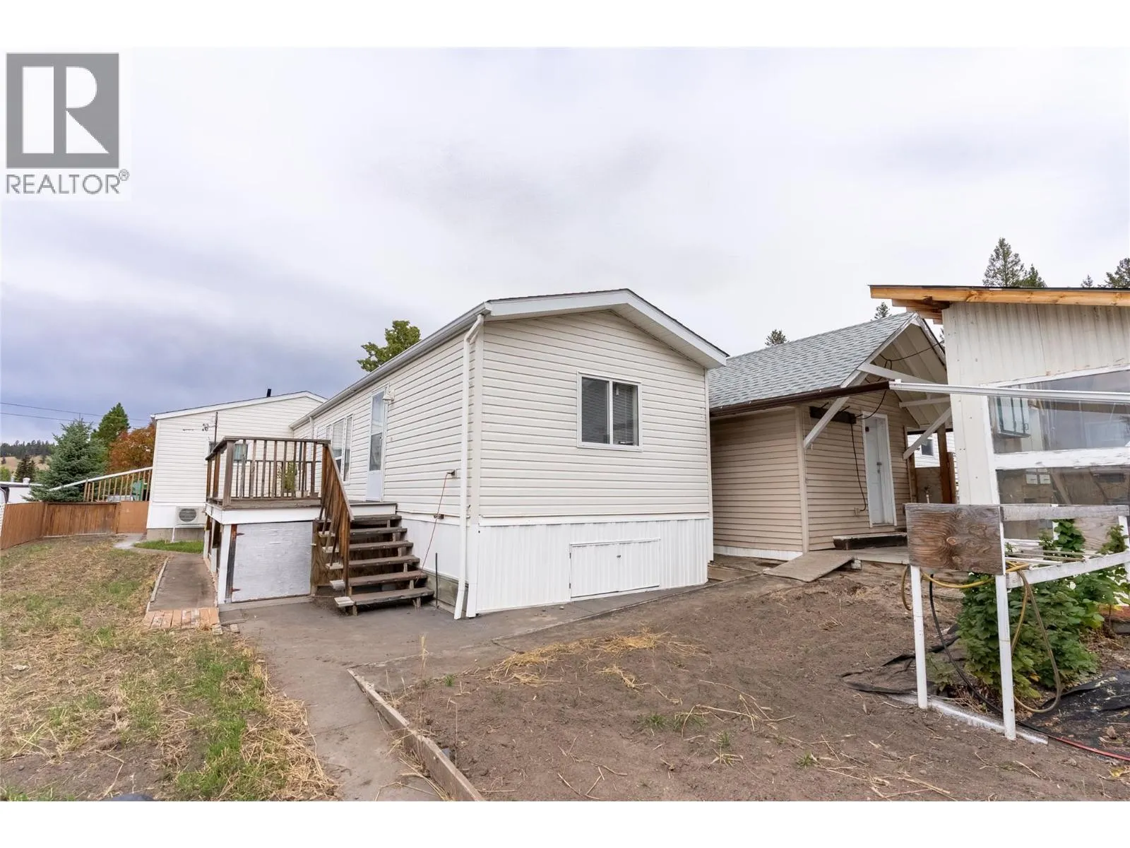 11 Topaz Crescent