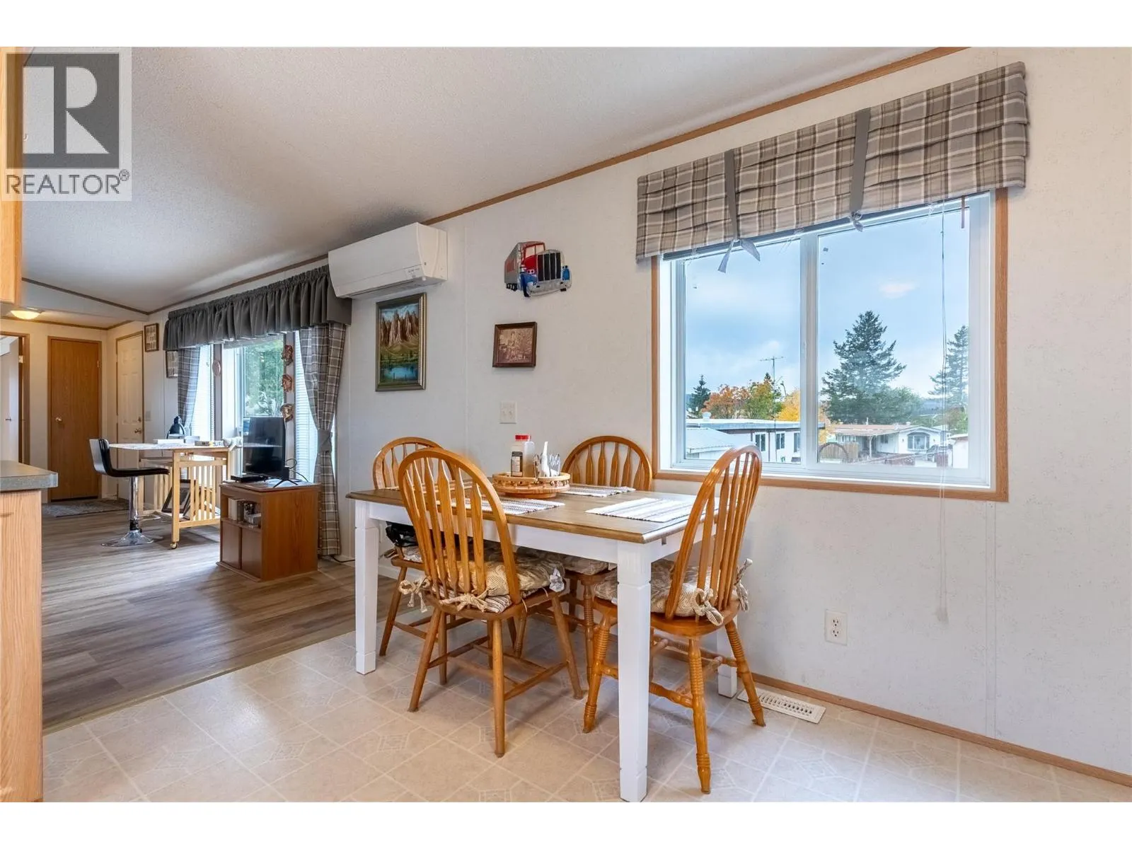 11 Topaz Crescent