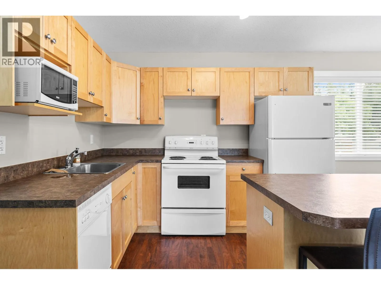 353 Clifton Road S